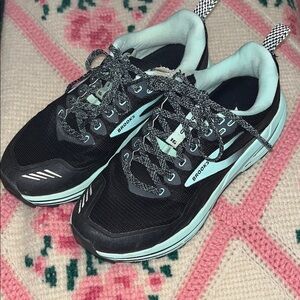 Brooks Women's Black and Teal Trail / Hiking Athletic Shoes 8.5 D Wide